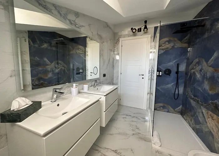 Alba Exclusive Place * ביאנקו